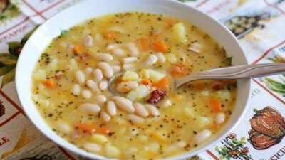 Куриный суп с макаронами и фасолью