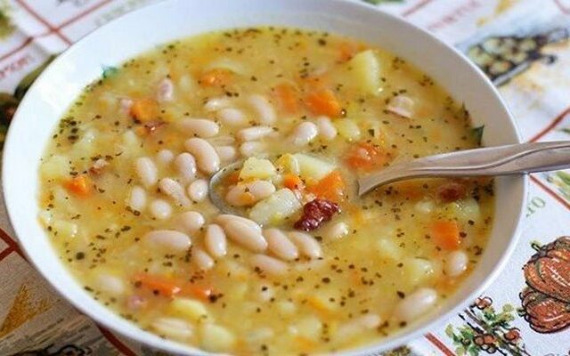 Куриный суп с макаронами и фасолью