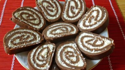 Баунти из печенья с кокосовой стружкой без выпечки