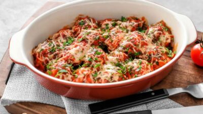 Филе индейки по-французски с помидорами и сыром