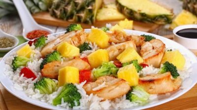 Индейка с ананасами и болгарским перцем