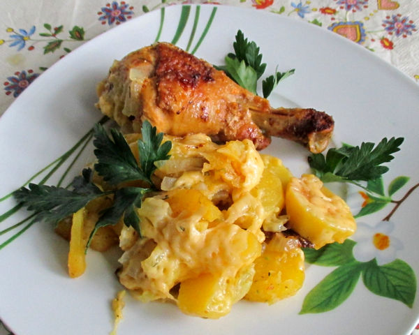Курица с картошкой в сметане в мультиварке, рецепт с фото