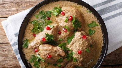 Сациви из курицы с грецкими орехами и чесноком