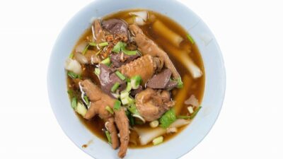 Суп с куриной печенью, картофелем и лапшой
