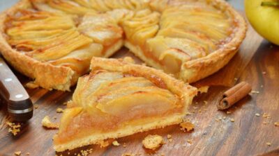 Французский яблочный пирог с коньяком