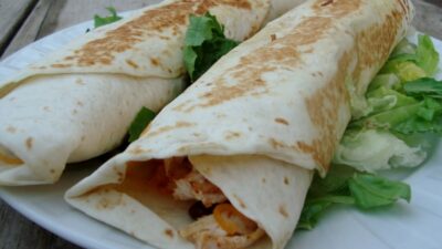Буррито с курицей, грибами и болгарским перцем