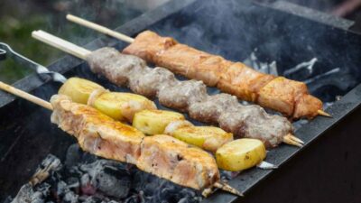Люля-кебаб из рыбы с рисом на шпажках