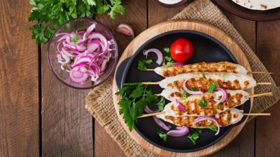 Люля-кебаб из куриных бедрышек на мангале