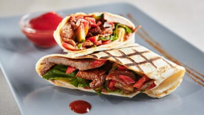 Домашняя шаурма со свининой и пекинской капустой