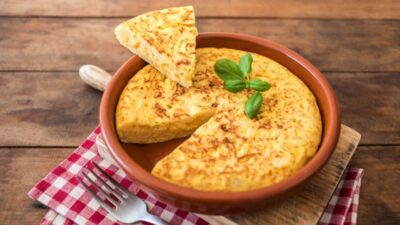 Классический омлет на молоке в духовке
