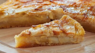 Сладкий омлет с яблоками и корицей в духовке