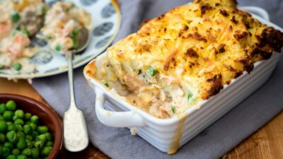 Пирог из трески с грибами