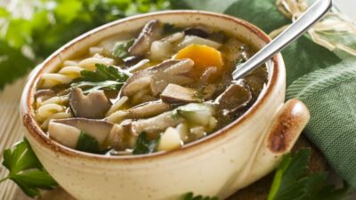 Картофельный суп с жареными шампиньонами