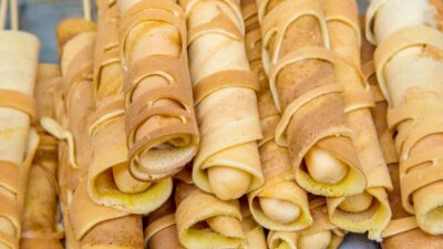 Блин-дог со свиными сосисками