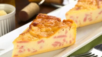 Пирог из хлеба с сыром и ветчиной