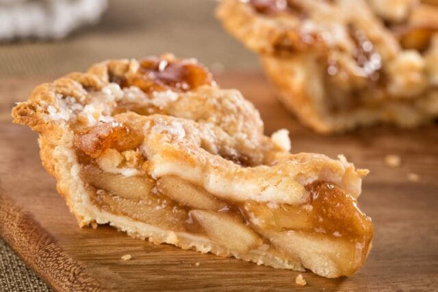 Быстрый пирог с яблоками на десерт