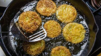 Зеленые помидоры в кукурузном кляре