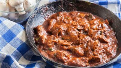 Бефстроганов из филе говядины с грибами в мультиварке