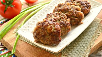 Быстрые котлеты из куриных желудков на сковороде