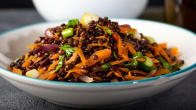 Вкусный Рецепт: Тёплый салат из моркови, помидоров и кабачков