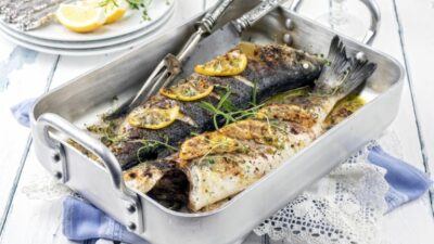 Фаршированная скумбрия грибами и кабачками