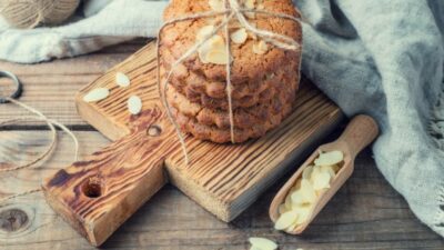 Быстрое миндальное печенье с сахарной пудрой