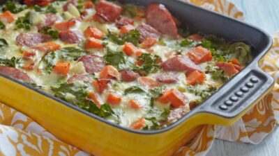 Картофельная запеканка с сардельками в духовке