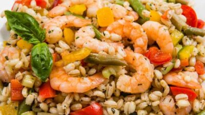 Салат из перловки с креветками и тыквой