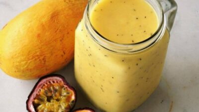 Экзотический смузи из манго с маракуйя