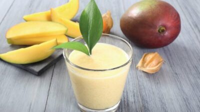 Медово-манговый смузи с миндальным молоком
