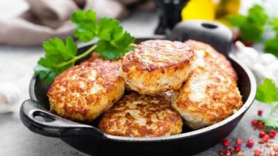 Нежные котлеты из филе индейки на сковороде