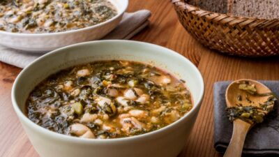 Фасолевый суп с беконом и шампиньонами