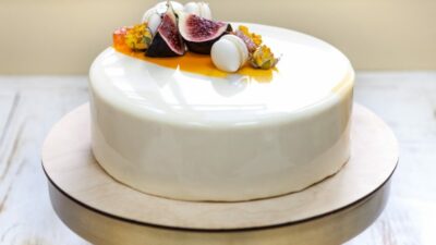 Двухслойный муссовый торт с основой из печенья