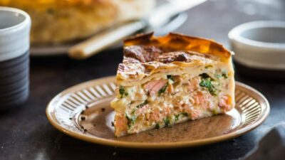 Рыбный пирог с филе горбуши и картофелем