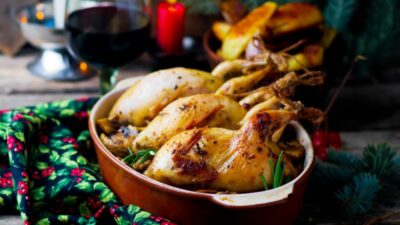Фаршированные перепела со свиными колбасками
