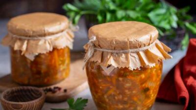 Рассольник с перловкой и огурцами в банках на зиму