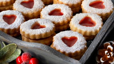 Ванильное линцерское печенье с джемом