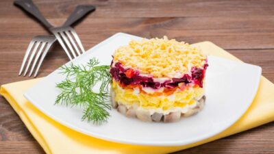 Закуска из сельди с овощами к праздничному столу