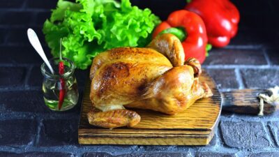 Запеченный цыпленок с ананасами и клюквой на Новый год