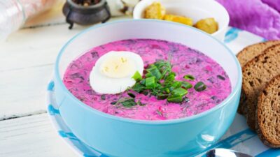 Летний свекольник с огурцами