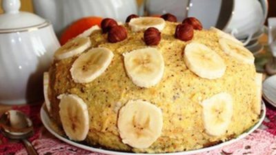 Апельсиновый торт с лесными орехами и бананом