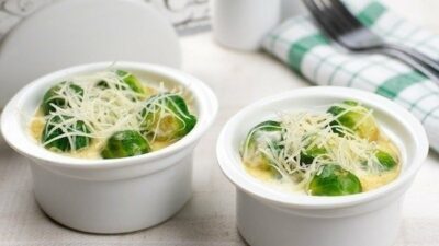 Отварная брюссельская капуста под соусом бешамель