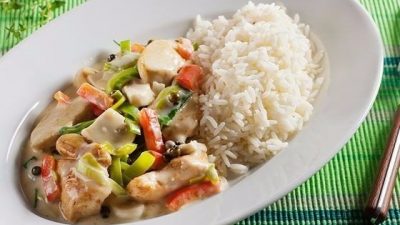 Филе из курицы с овощами и рисом