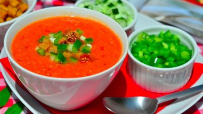 Гаспачо с сухариками и сладким перцем