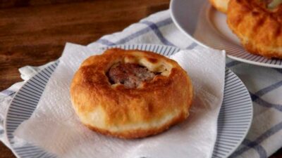 Татарский вак-беляш с огуречным соусом