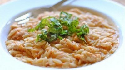 Рис с куриными окорочками и томатами