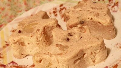 Творожно-йогуртовая запеканка с яблоками и изюмом