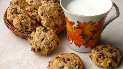 Овсяно-банановое печенье с изюмом и семечками