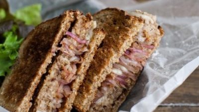 Вегетарианские бургеры с рисовыми котлетами