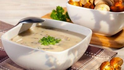 Крем-суп из белых грибов с домашними сухариками